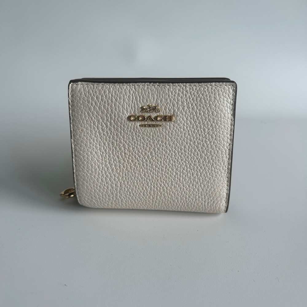 Coach Snap Wallet Chalk White Pebbled‎ Leather C2862 Excellent